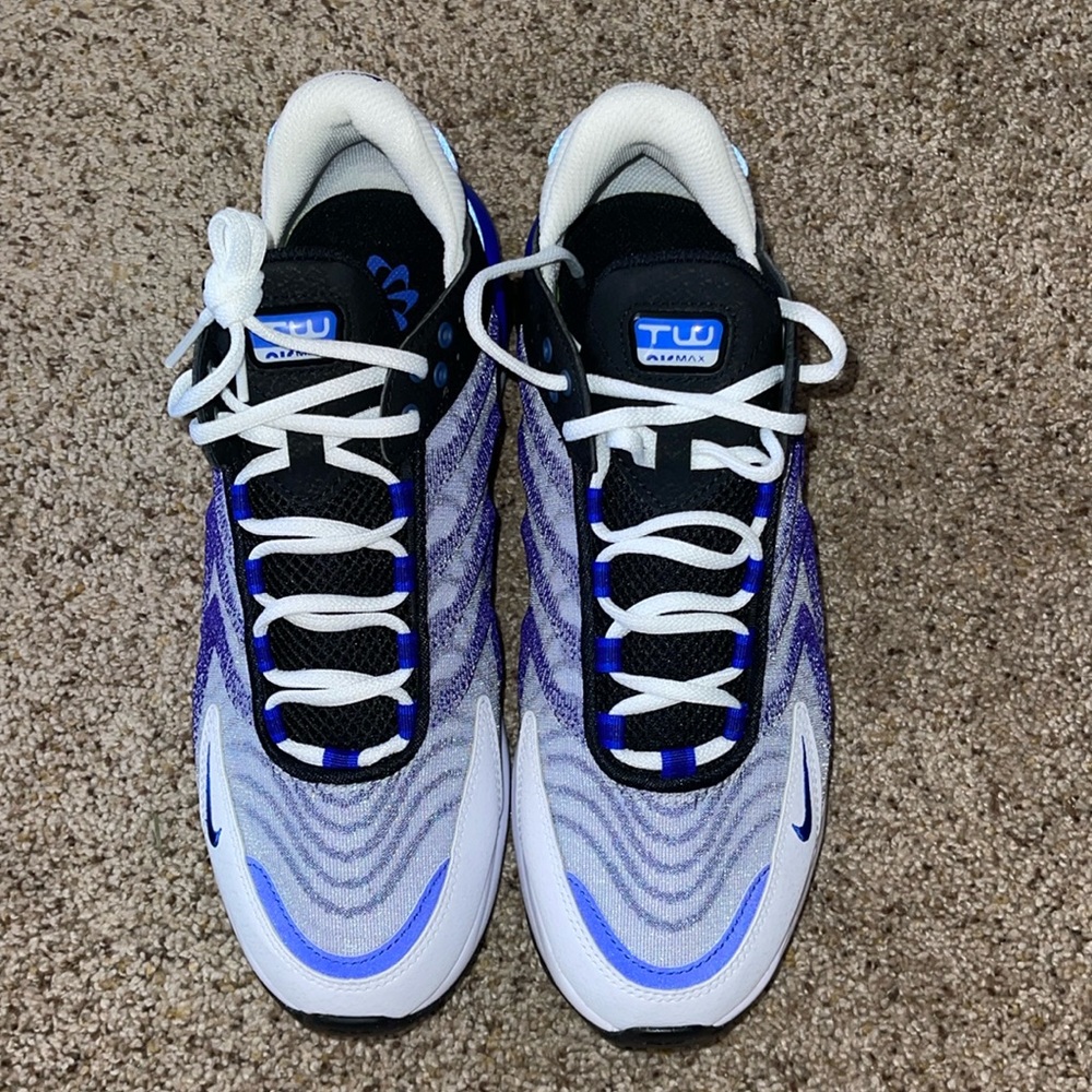 NWOT Nike men’s tennis shoes